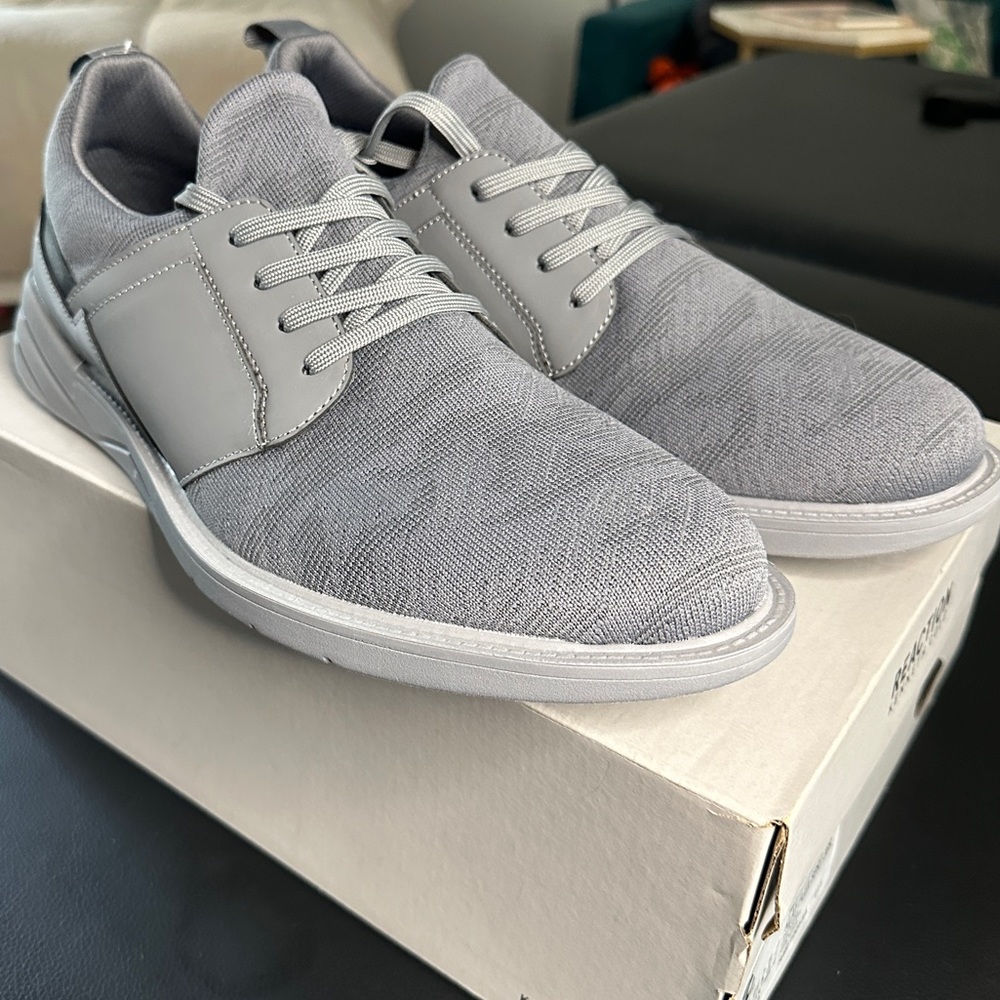 NEW IN BOX Men’s Kenneth Cole Dress Sneakers